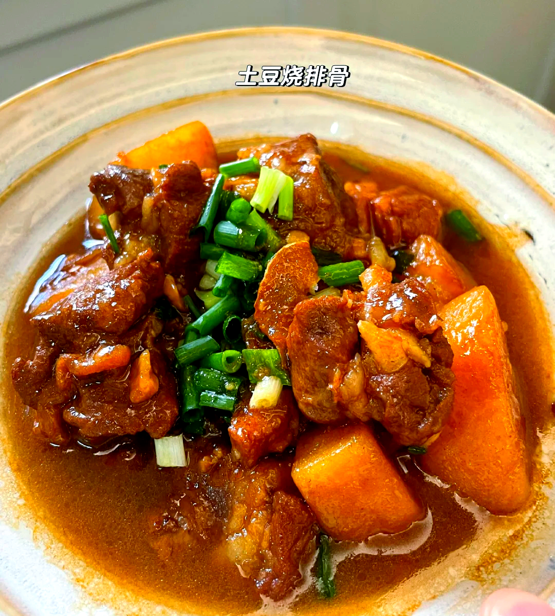 土豆烧排骨的做法（土豆烧排骨的做法 家常视频）